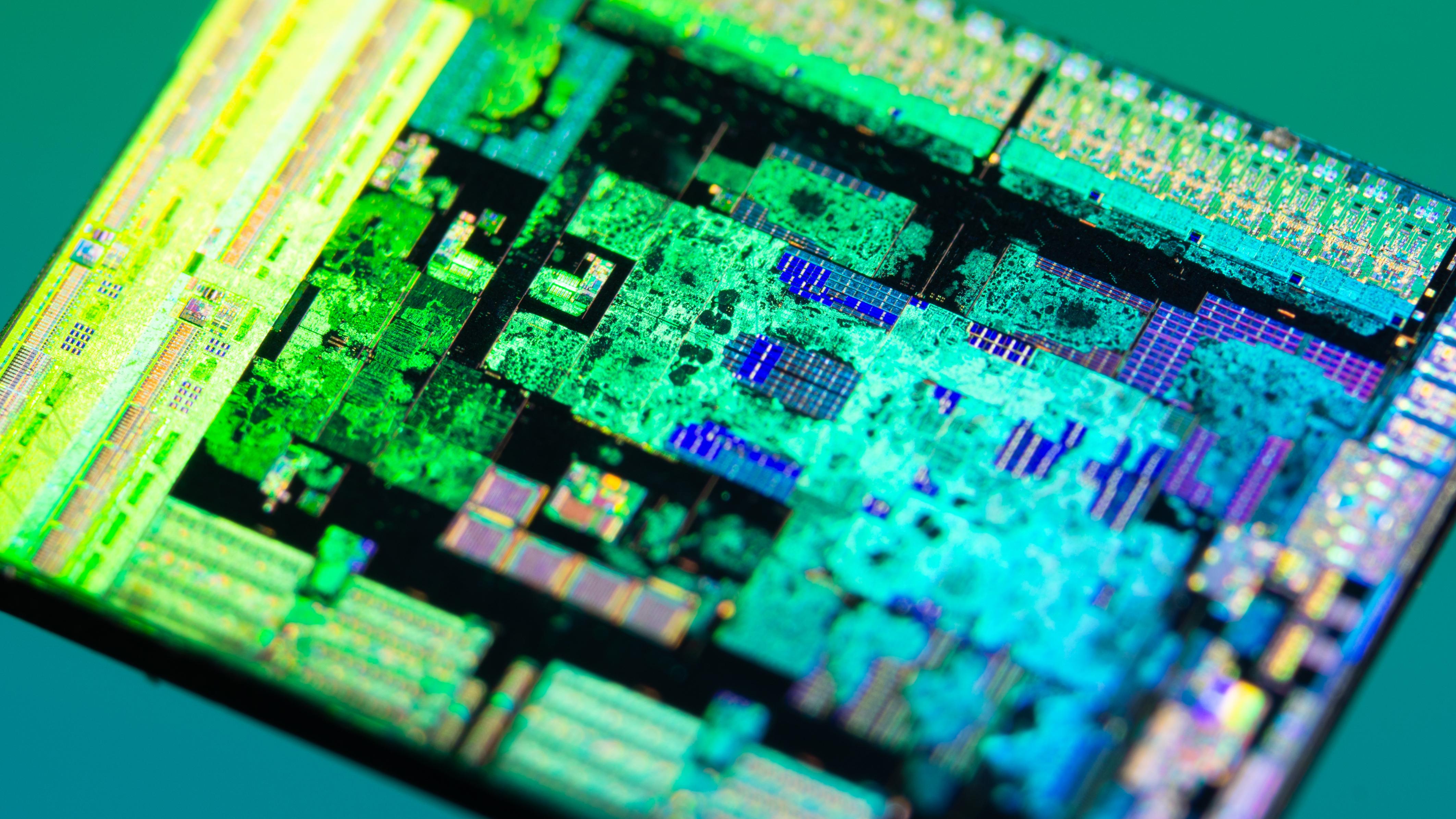 2019 年 AMD 公司 Ryzen5-3600 处理器的集成电路未封装状态,内部结构可见。