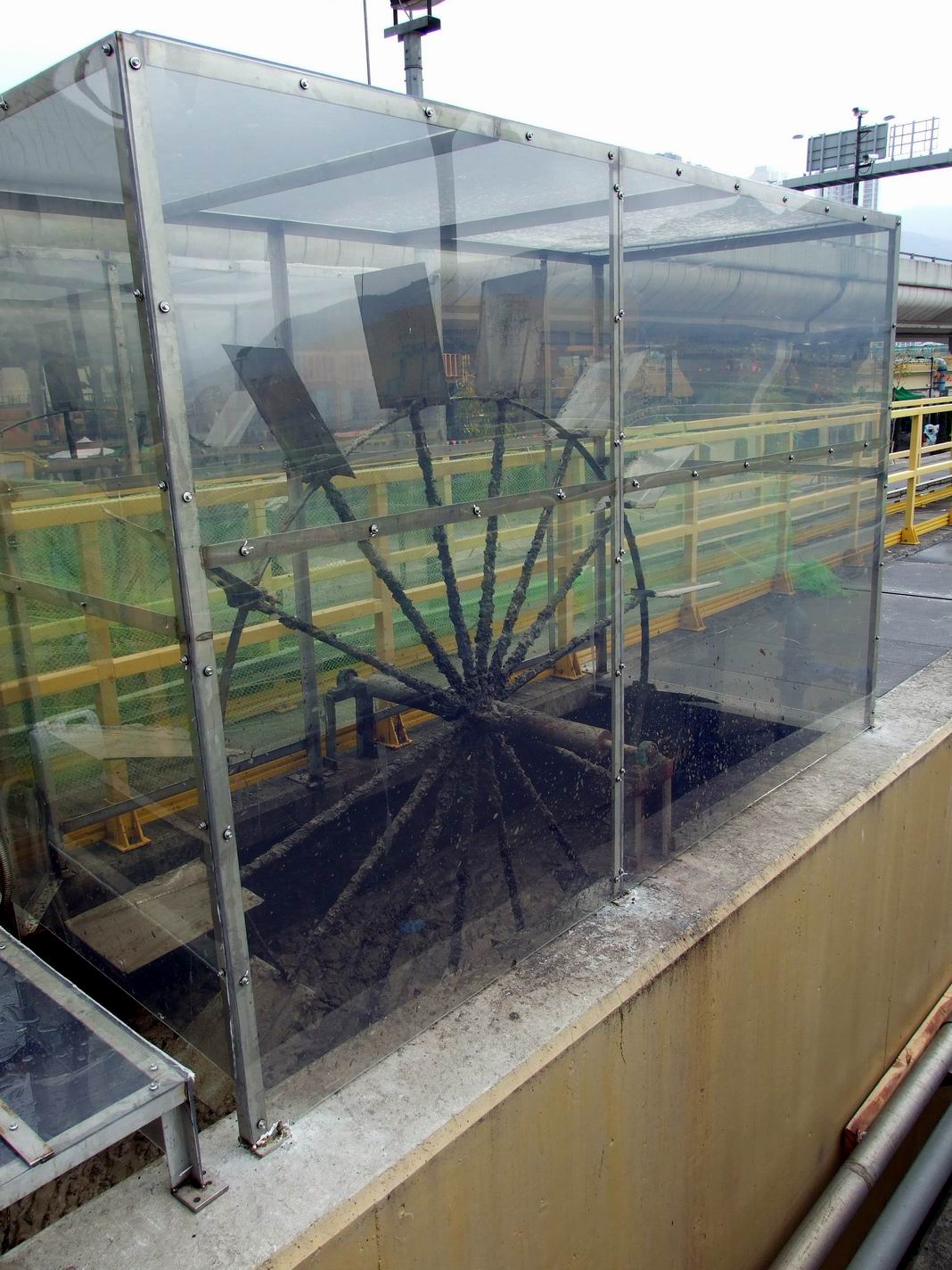 设于香港沙田污水处理厂的活性污泥系统